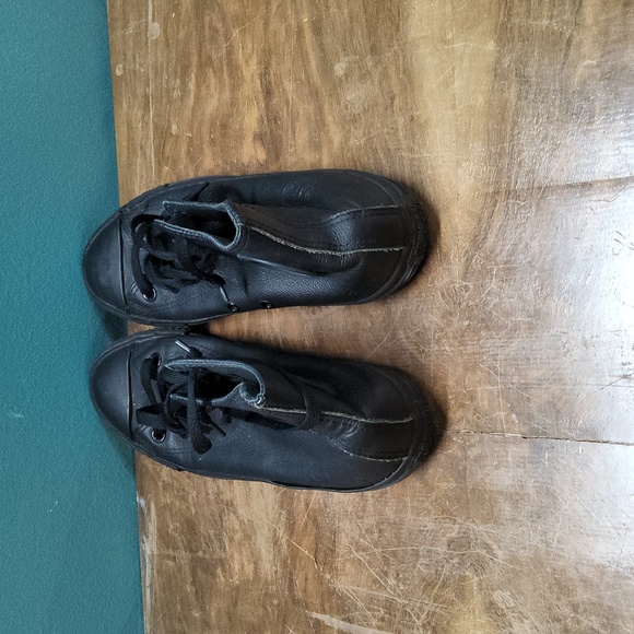 Black Converse - Picture 3 of 4